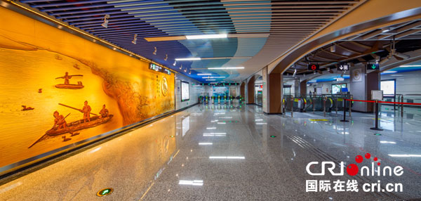 由于线路穿越了江安河,杨柳河,沙河等地表河流,且经过区域房屋密集