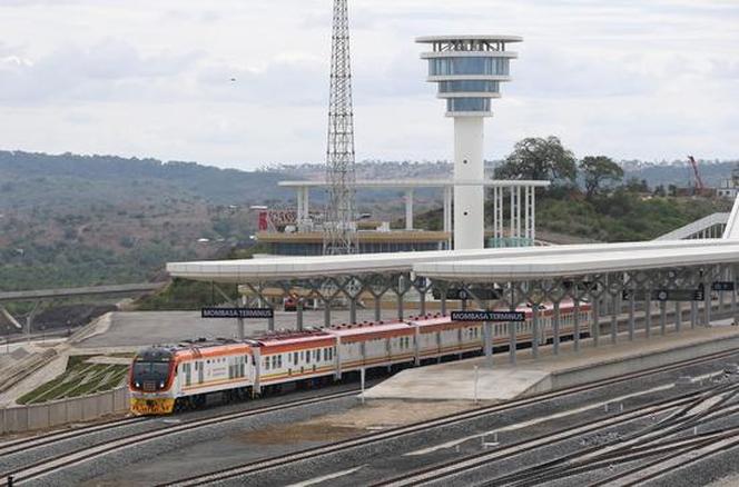 【直播天下】蒙内铁路建成通车 肯尼亚进入"标轨时代"