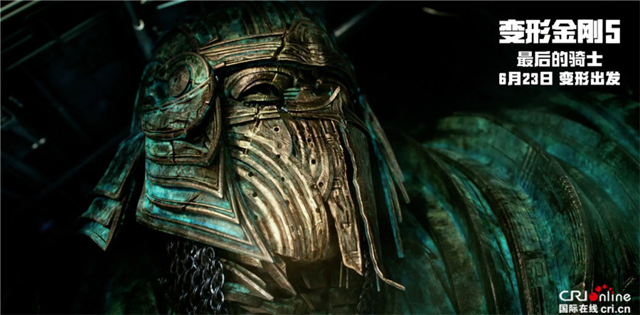 《变形金刚5》曝预告 小女主英勇登场战斗持续升级