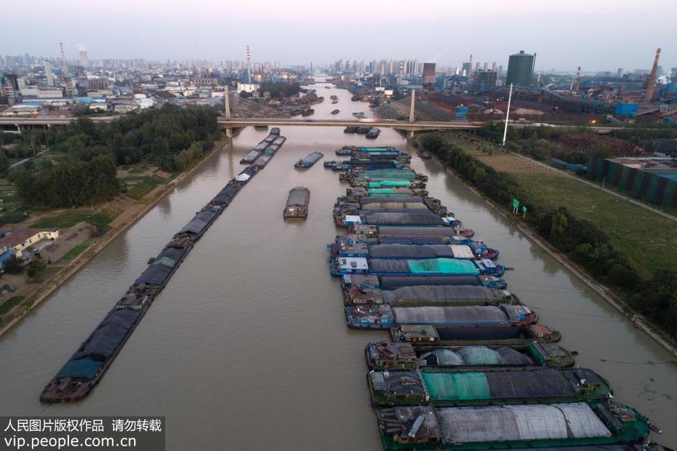 江苏淮安：京杭大运河迎来繁忙的运输季