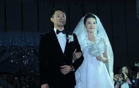 印小天被曝遭妻子骗婚 损失千万至今无法见儿子