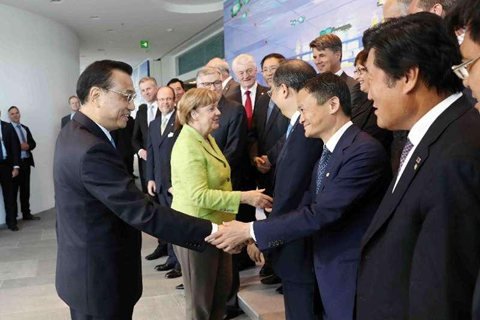 午餐会还是对话会?中德两国总理从吃饭时间中“榨油”!