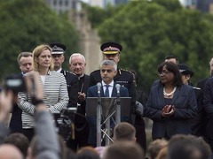 英國倫敦舉行活動悼念恐襲遇難者