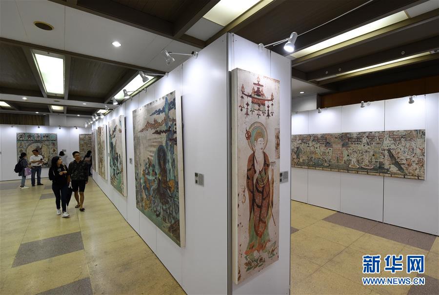 “敦煌壁画艺术精品高校公益巡展”走进南京东南大学