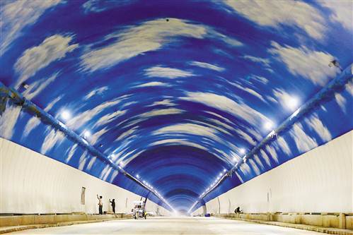 【社会民生】华岩隧道工程月底完工计划今年四季度通车