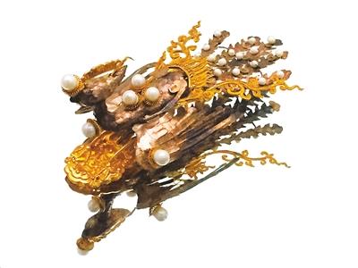 台北故宫珍藏器物讲述蒙回藏故事 桦皮凤冠亮相