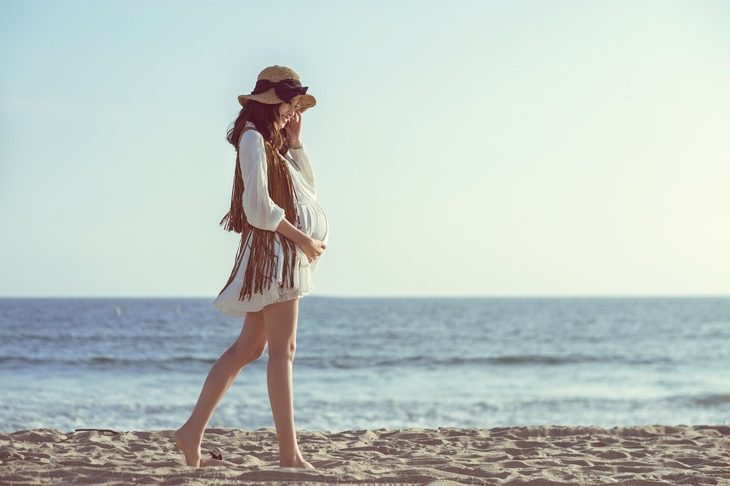 章龄之二胎孕期写真首曝光 白纱裙洋溢幸福