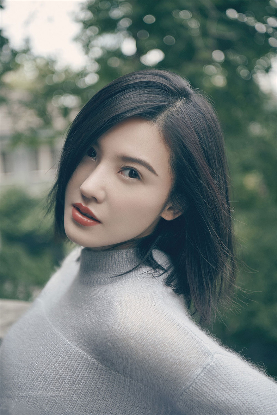 杨子姗南京大片曝光优雅知性极具魅力