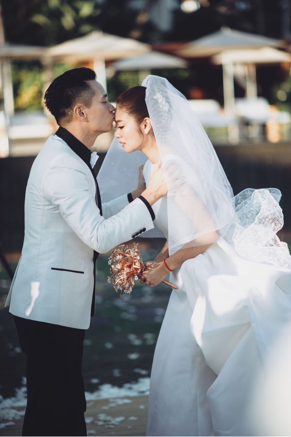 安以轩夏威夷婚礼现场新郎新娘落泪钻戒抢眼