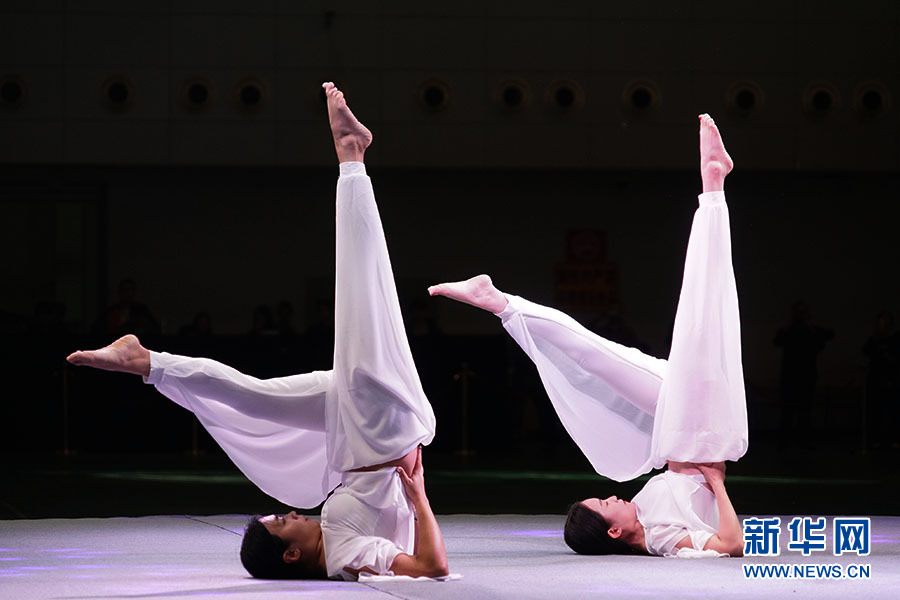 【社會民生】重慶千人同練親子瑜伽 挑戰世界紀錄