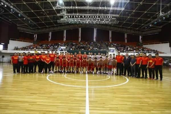 新男篮首秀！红蓝大战杜峰队技高一筹