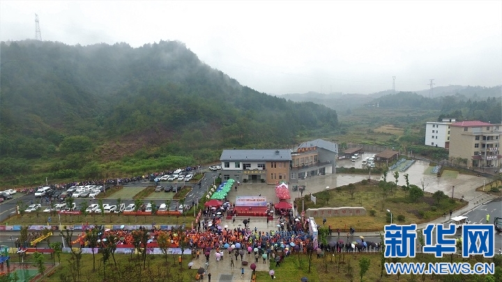 江西寧都：“運動老溪”山地跑比賽鳴槍開跑