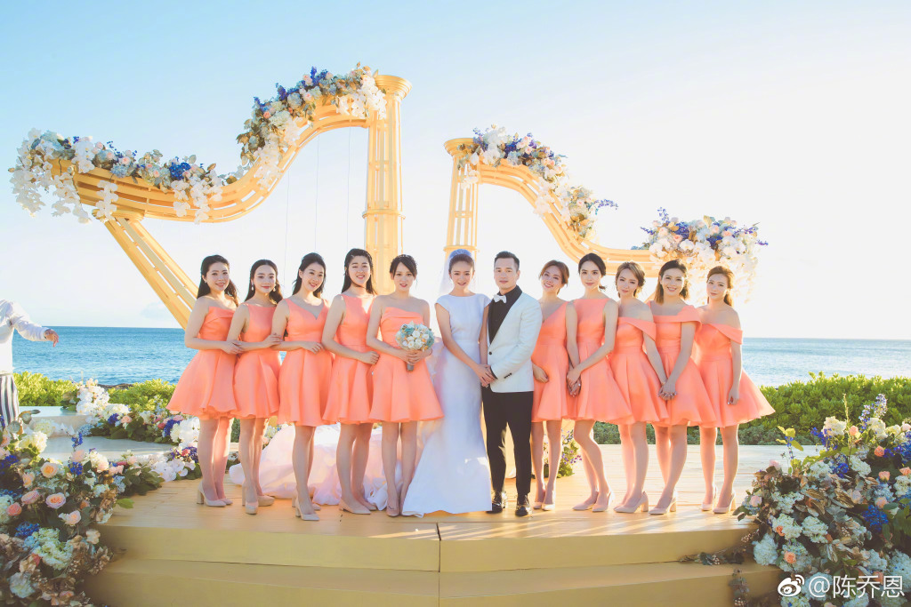 陈乔恩晒安以轩婚礼感人照片 抢到捧花盼嫁人