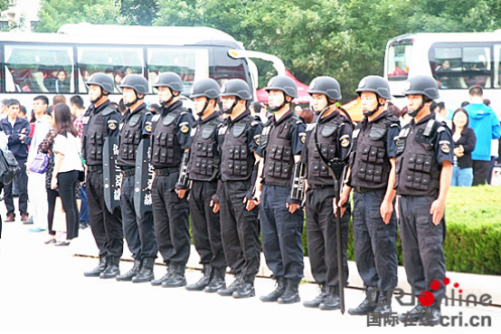 滨州滨城区组织公安特警队员为考生保驾护航