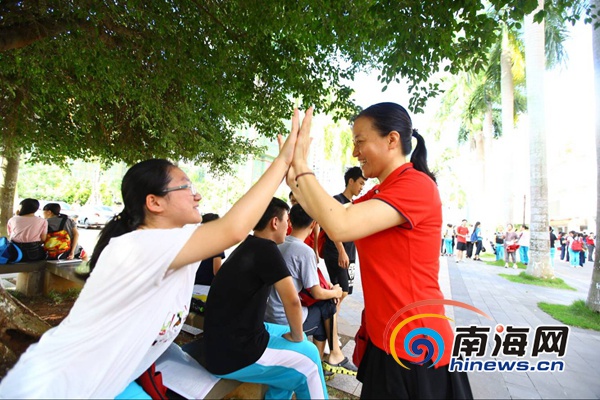 末尾有圖【焦點圖】【即時快訊】2017年全國高考拉開序幕 海口有考生13931人 末尾有圖【焦點圖】【即時快訊】2017年全國高考拉開序幕 海口有考生13931人