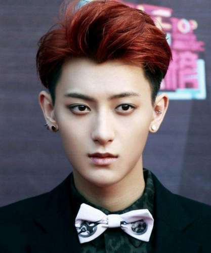 30岁就成亿万富豪的10大星 最后是草根标杆