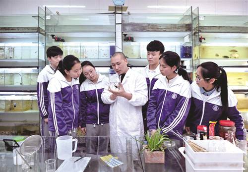 【科教圖文】清華中學 生命從這裡啟程邁向更廣闊天空 【科教圖文】清華中學 生命從這裡啟程邁向更廣闊天空