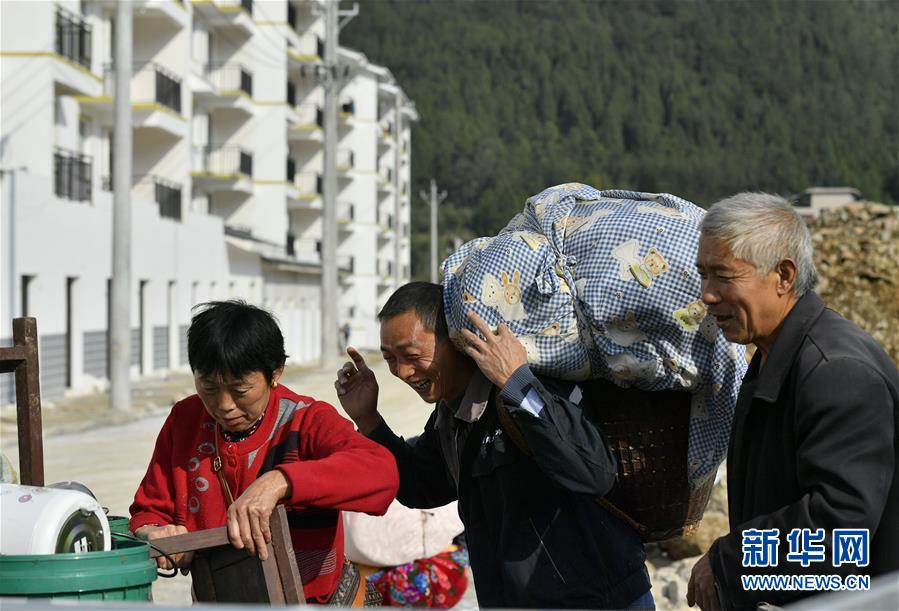 探访鄂西山区易地扶贫搬迁安置小镇