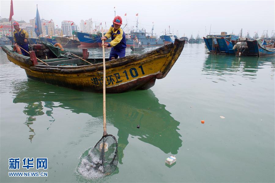 福建：清理海漂垃圾 守护蔚蓝海洋