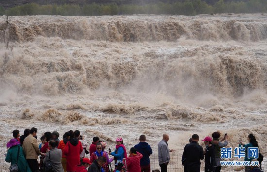 壶口瀑布水势磅礴