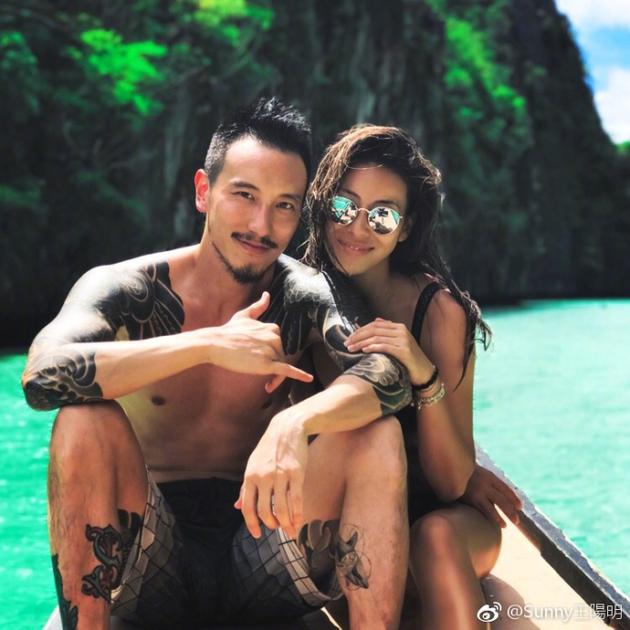 王阳明旅行秀恩爱 女友前凸后翘肤色健美惹人爱