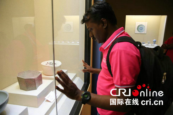 【出彩洛陽小圖片】“2017CRI中外記者看河南”記者團走進洛陽博物館 感受厚重中國