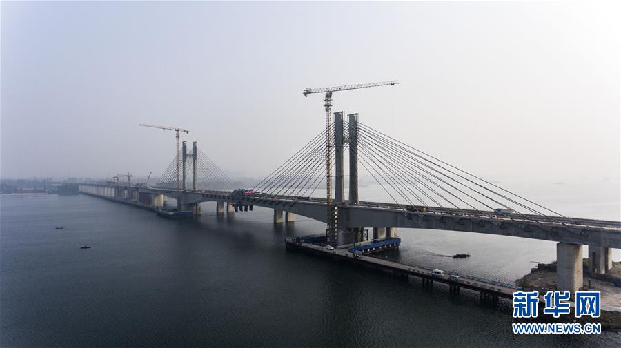 蒙华铁路汉江特大桥合龙