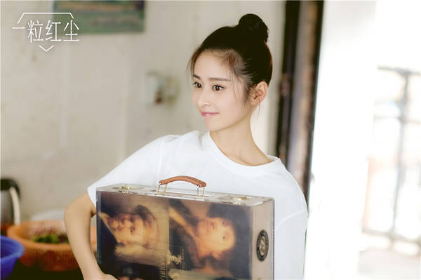 《一粒红尘》开播颖儿演绎杂草系女孩 无缝拍戏敬业