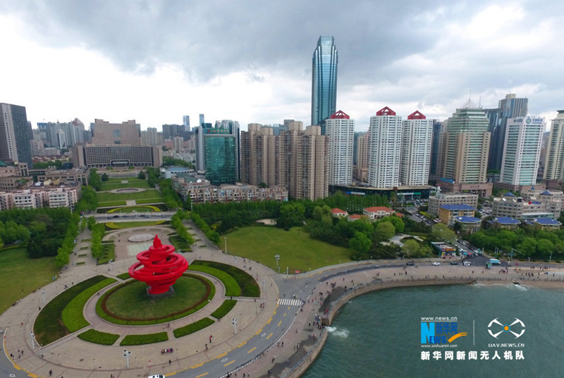航拍青岛五四广场：现代化海滨城市尽收眼底