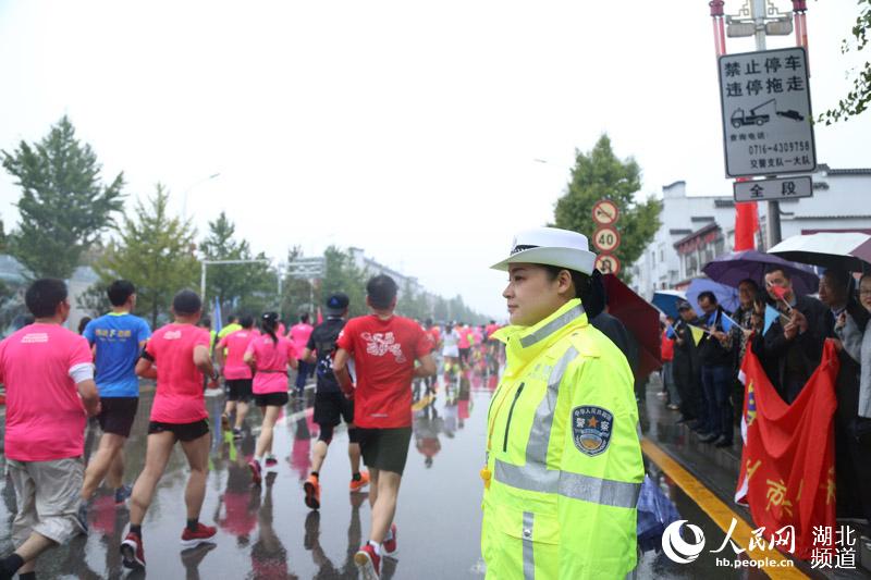 2018荊州國際馬拉鬆開跑 六千安保保駕護航