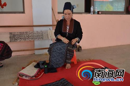 央視播出海南“非遺”紀錄片 聚焦黎陶黎錦椰雕 央視播出海南“非遺”紀錄片 聚焦黎陶黎錦椰雕