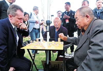 【豫见国际-图片】【 移动端-焦点图】第二届楚河汉界世界棋王赛收官