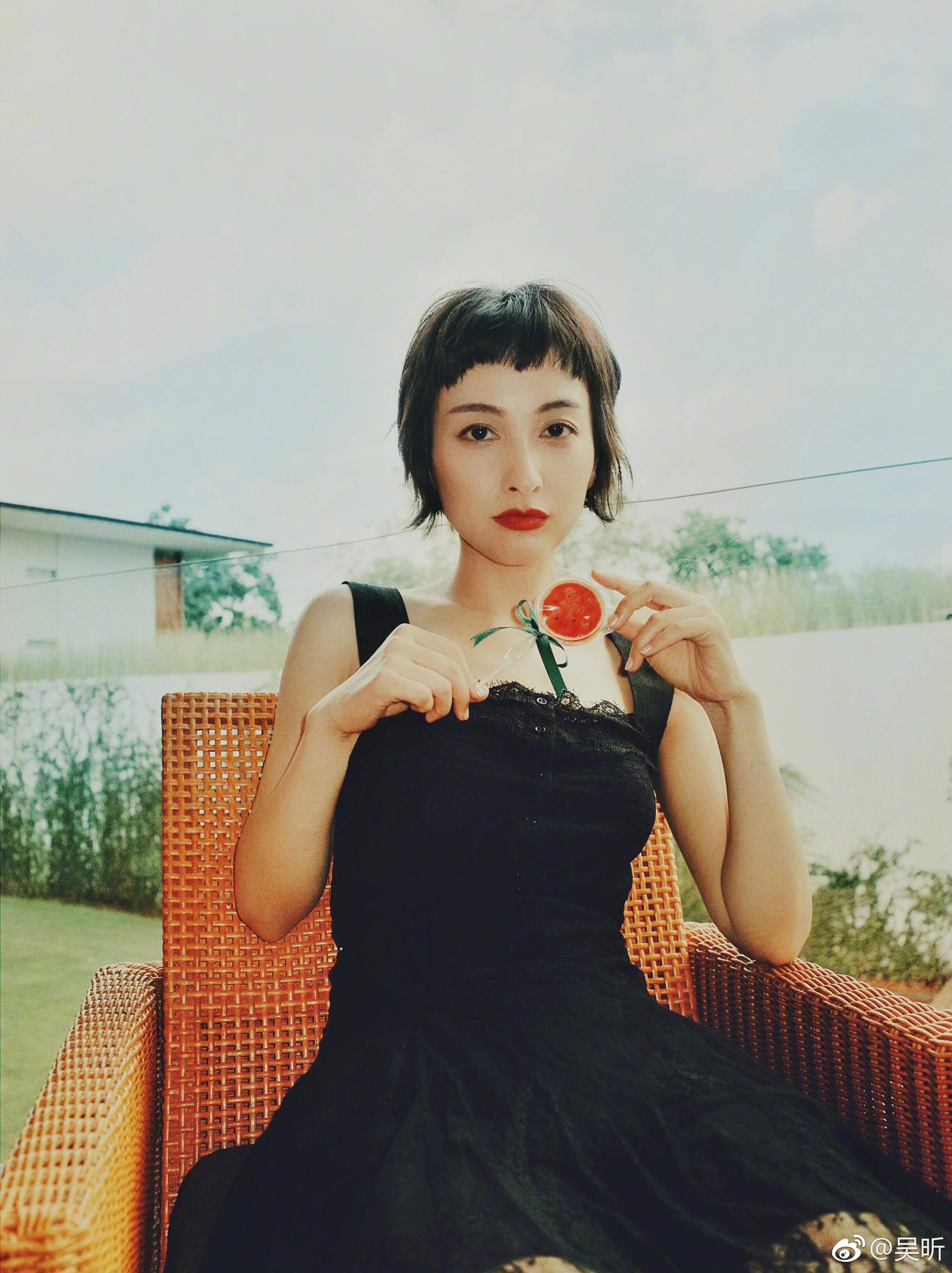 吴昕演技遭狂吐槽 晒照回应:要靠自己的努力还回去