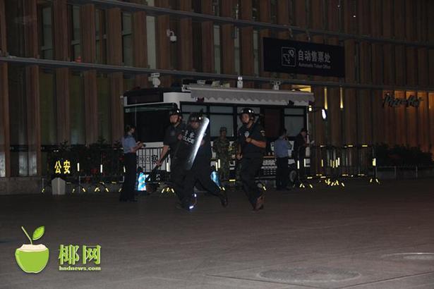 末尾有圖【瓊島先鋒圖文列表】【即時快訊】轟動全城的三亞火車站反恐演練現場實圖來了 末尾有圖【瓊島先鋒圖文列表】【即時快訊】轟動全城的三亞火車站反恐演練現場實圖來了