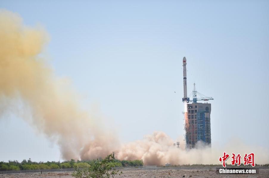 6月15日11時(shí)00分，中國(guó)在酒泉衛(wèi)星發(fā)射中心采用長(zhǎng)征四號(hào)乙運(yùn)載火箭，成功發(fā)射首顆X射線空間天文衛(wèi)星“慧眼”。此次發(fā)射任務(wù)是長(zhǎng)征系列運(yùn)載火箭的第248次發(fā)射。中新社記者 付毅飛 攝