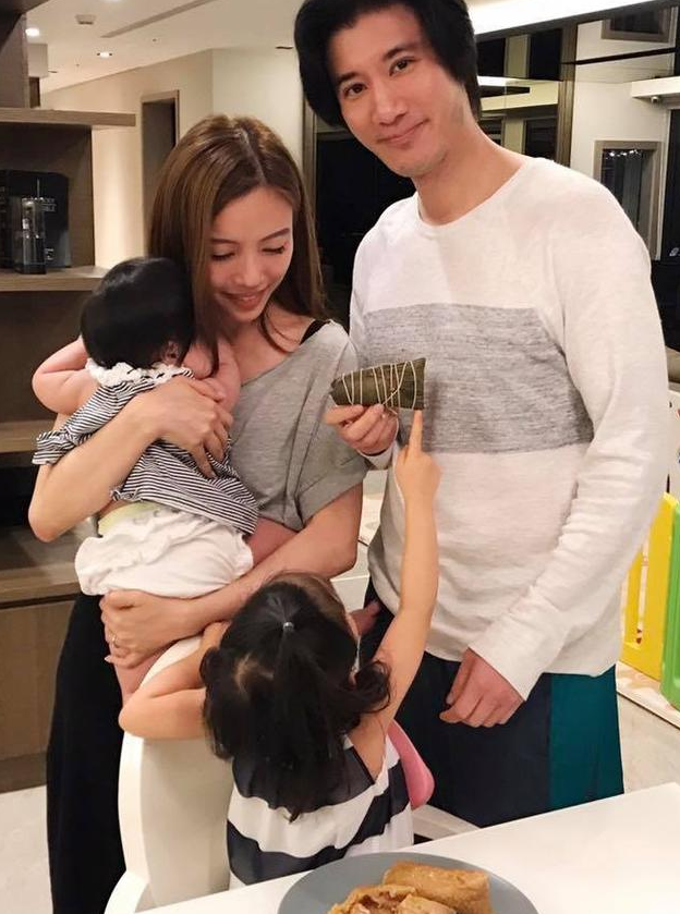 王力宏难忘撞脸高晓松 征求粉丝意见想剪发