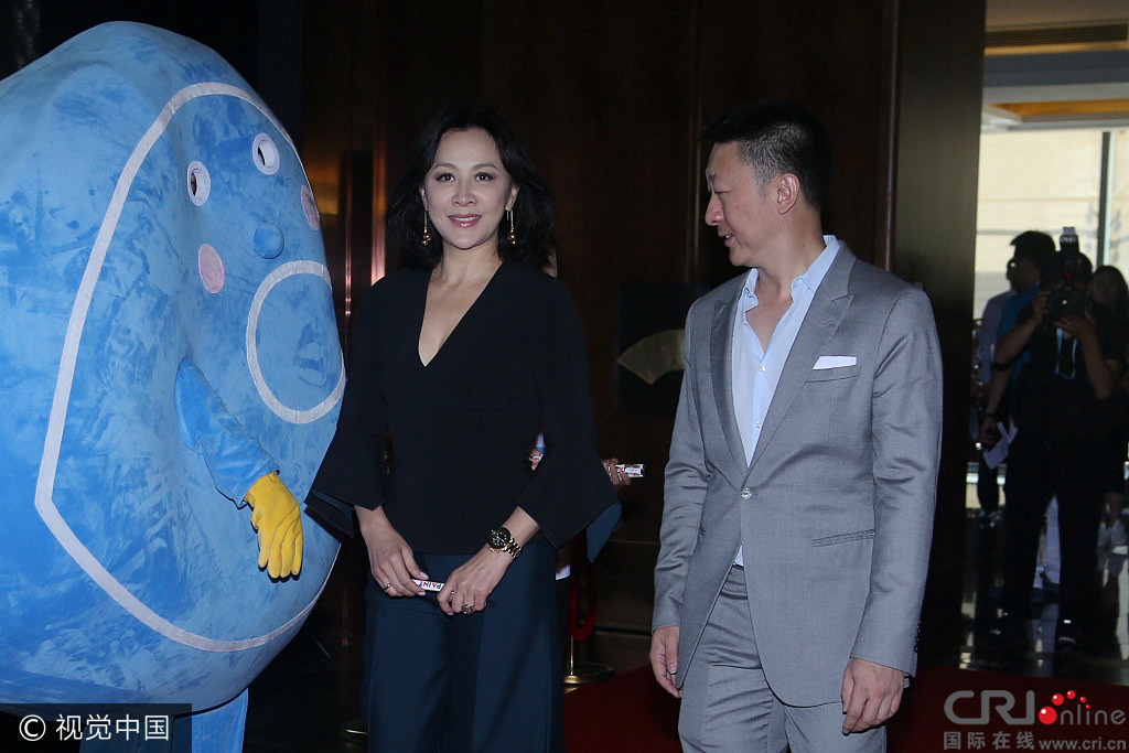 胡军与刘嘉玲传绯闻差点离婚 刘嘉玲成儿子干妈