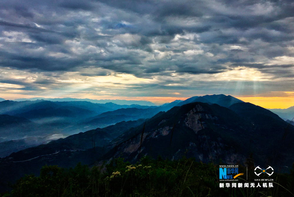 【焦点图】【“飞阅”中国】雨后瞿塘峡 云卷云舒
