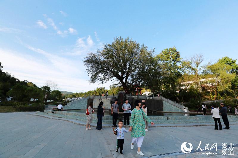 10月23日,湖北省竹山縣寶豐鎮龍井村靚麗如畫.