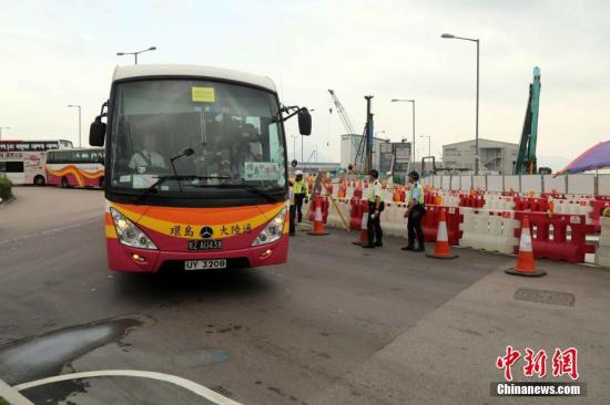 港媒盛赞港珠澳大桥开通 冀港把握机遇更好融入大湾区