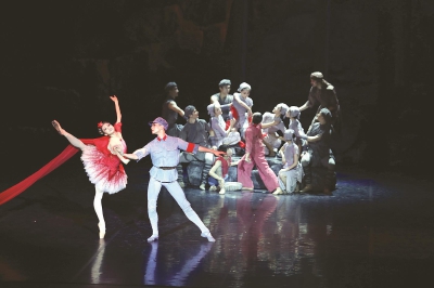 上海芭蕾舞團原創舞劇《閃閃的紅星》首演 塑造當代紅色經典