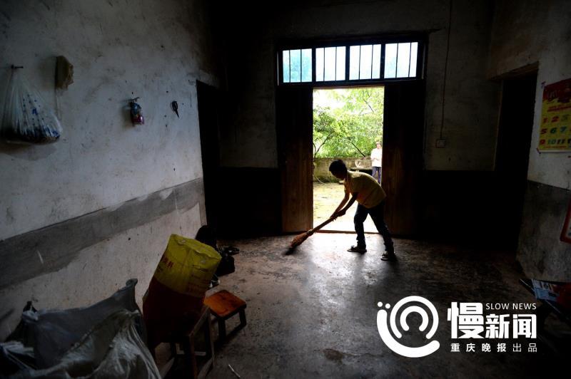 【萬州】10歲小男孩每天進一次派出所 因為“有人”