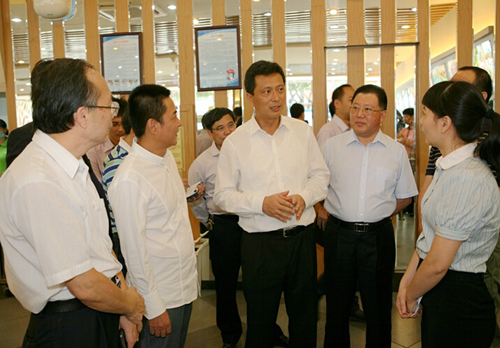 【两建 福田简报】深圳福田区委书记张文到福田皇冠配餐中心调研