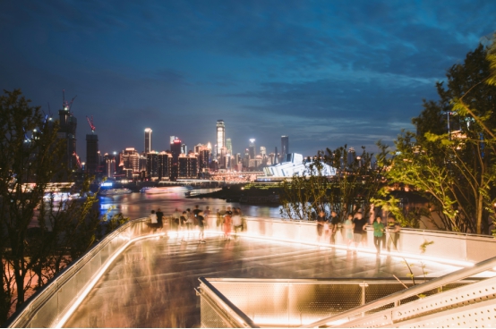 【房産汽車列表1】重慶再添夜景新地標 彈子石廣場成"兩江交匯"新拍攝地 【房産汽車列表1】重慶再添夜景新地標 彈子石廣場成"兩江交匯"新拍攝地