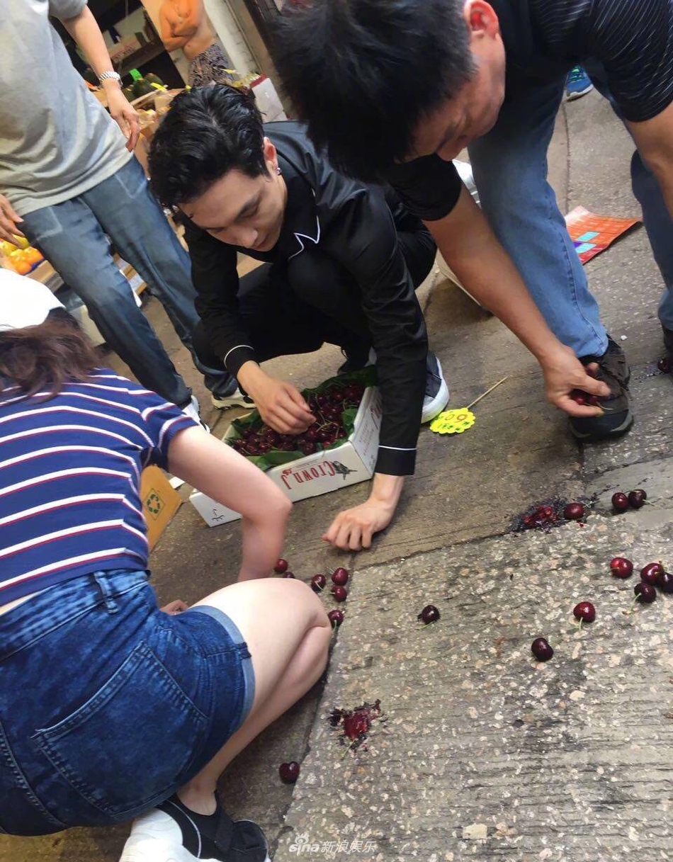 《极挑》香港录制 张艺兴黄宗泽被当人肉转盘