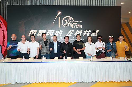 成家班40周年庆典 成龙：荣誉属于成家班兄弟