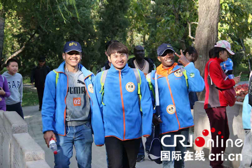 【北京2】“三山五园杯”2018国际友人环昆明湖长走活动在京举办