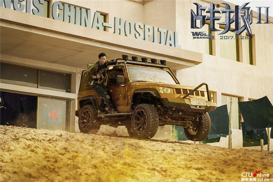 《战狼2》曝搏命特辑 吴京受伤不断"求打脸"