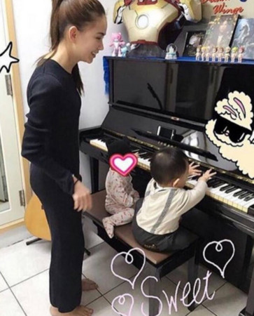 昆凌二胎产后全身照曝光 身材依旧纤细如少女(图)