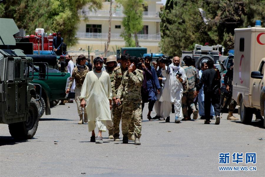 阿富汗南部遭炸弹袭击致65人死伤